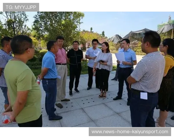 赛场外的别离:LPL主持人合照致敬每一位选手 赛场外的别离:LPL主持人合照致敬每一位选手