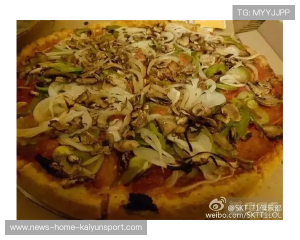 UFC 选手赛后吃披萨庆祝被拍