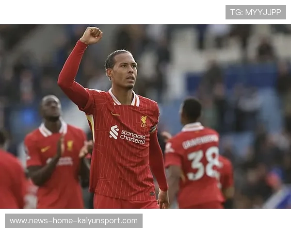 利物浦压上形成三人包夹，范戴克头球再下一城